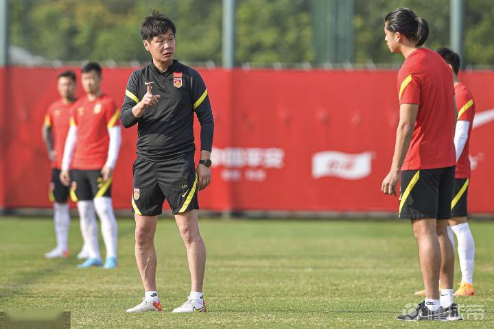 国足选帅方案李霄鹏留任、扬帅兼任、选洋帅、中外联合执教